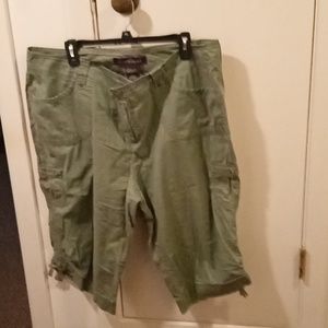 Army green capris